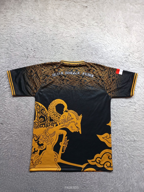 Jersey Bola Hitam-Emas Bergaya Wayang Khas Hasanuddin - Gambar 2
