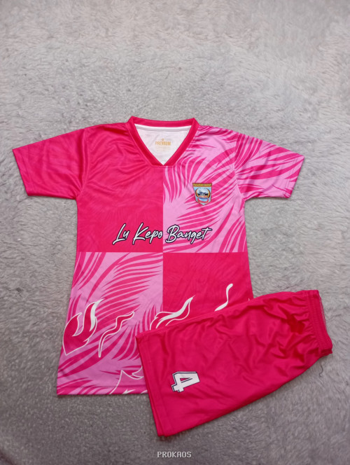 Jersey Bola Pink Motif Daun & Api 'Lu Kepo Banget' - Jersey Custom PROKAOS