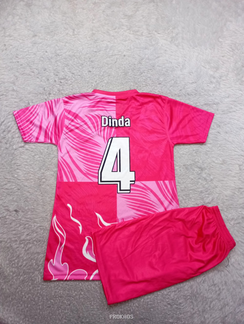 Jersey Bola Pink Motif Daun & Api 'Lu Kepo Banget' - Gambar 2
