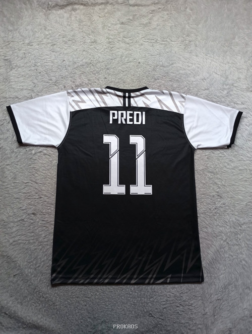 Jersey Bola Hitam-Putih dengan Nomor 11 - Gambar 2