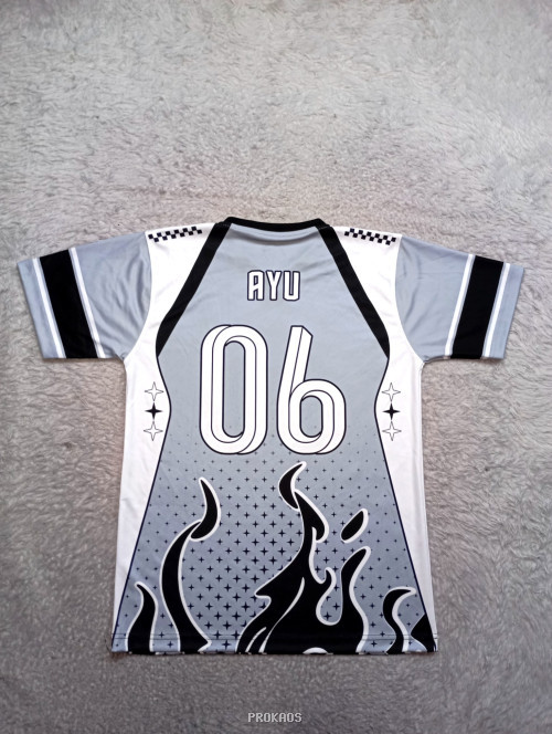 Jersey Olahraga Abu-abu dengan Desain Api & Bintang - Gambar 2