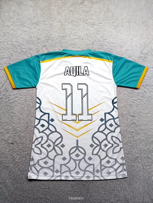 Jersey Putih APW dengan Motif Batik, Garuda, dan Bendera Merah Putih - Gambar 2