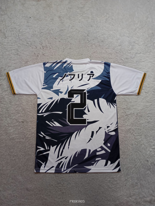 Jersey Putih dengan Motif Daun Abstrak dan Detail Emas - Gambar 2