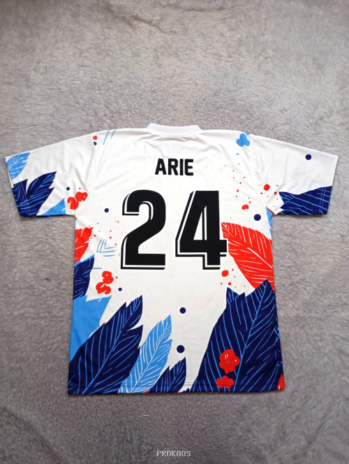 Jersey Putih dengan Motif Daun, Nomor 24, dan Bendera Indonesia - Gambar 2