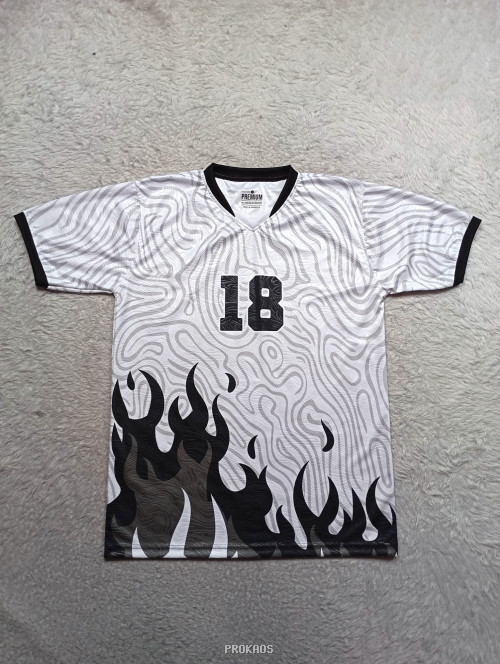 Jersey Putih dengan Motif Gelombang & Api Hitam Nomor 18 - Jersey Custom PROKAOS
