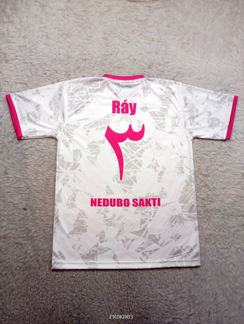 Jersey Putih-Pink dengan Desain Garis Vertikal dan Logo - Gambar 2