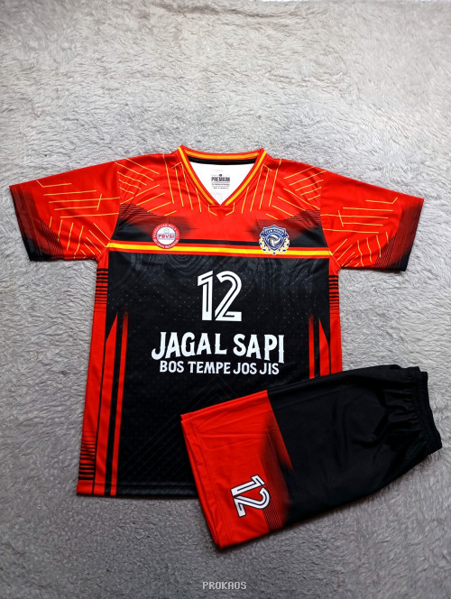 Jersey Sepak Bola Merah Hitam 'Jagal Sapi' dengan Nomor 12 - Jersey Custom PROKAOS