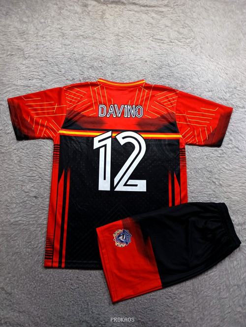 Jersey Sepak Bola Merah Hitam 'Jagal Sapi' dengan Nomor 12 - Gambar 2