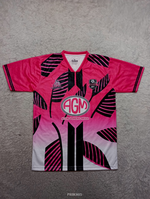 Jersey Sepak Bola Merah Muda dengan Motif Daun & Branding - Jersey Custom PROKAOS