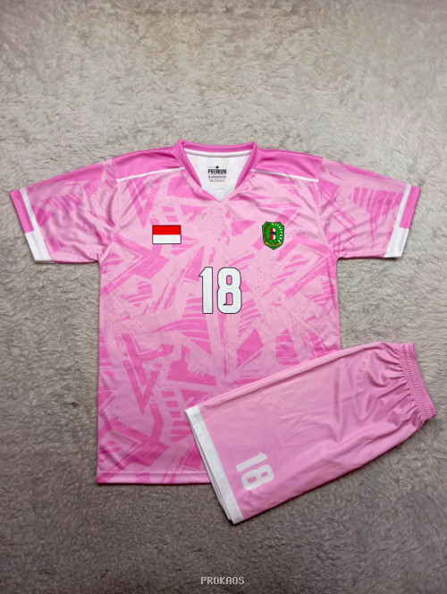 Jersey Sepak Bola Pink: Desain Modern dengan Aksen Putih - Jersey Custom PROKAOS