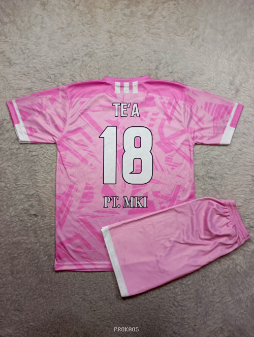 Jersey Sepak Bola Pink: Desain Modern dengan Aksen Putih - Gambar 2