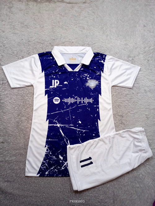 Jersey Sepak Bola Putih-Biru dengan Desain Grunge dan Spotify - Jersey Custom PROKAOS
