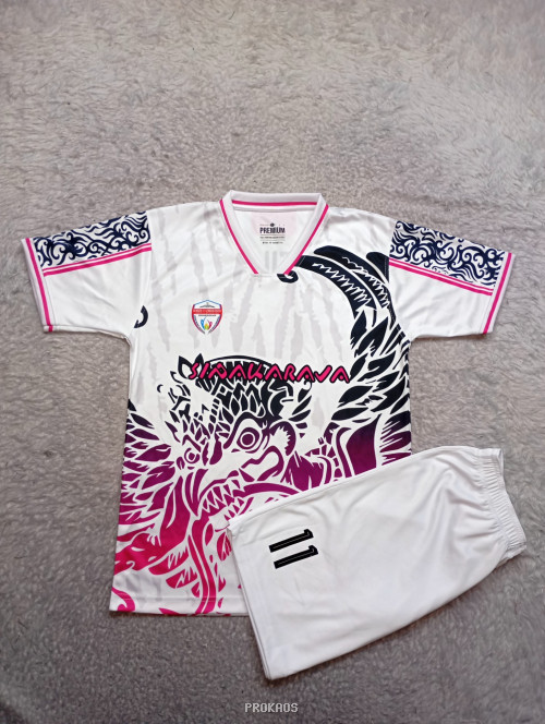 Jersey Sepak Bola Putih dengan Desain Naga & Akses Pink - Jersey Custom PROKAOS