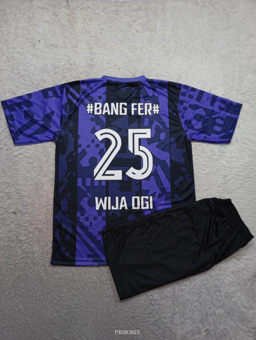 Jersey Sepak Bola Ungu-Hitam dengan Sponsor dan Celana Hitam - Gambar 2