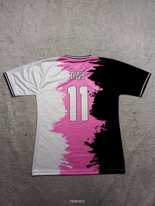 Jersey Unik: Kombinasi Warna Abstrak & Logo Hati - Gambar 2